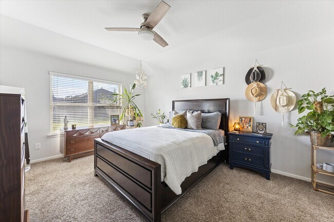 Building Photo - 3018 Village Creek Dr