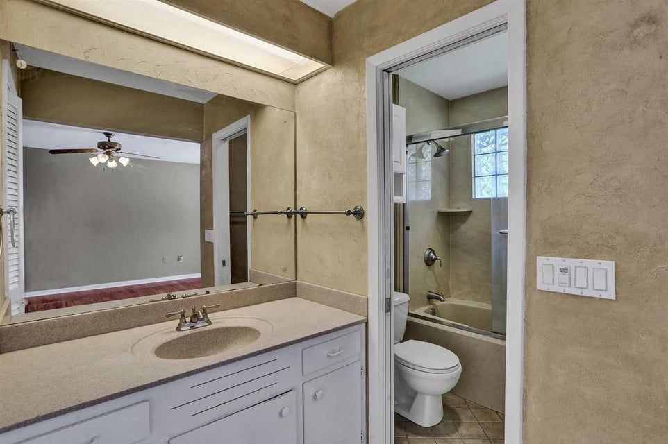 Building Photo - 1011 Mcdale Ln