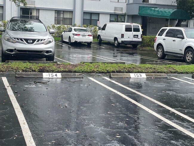 Building Photo - 2401 Riverside Dr