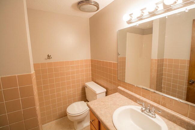 Building Photo - 213 E El Cortez Dr