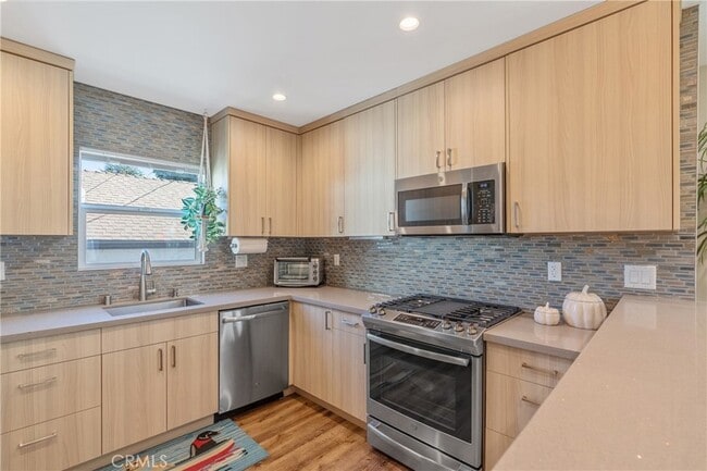 Building Photo - 8034 Airlane Ave