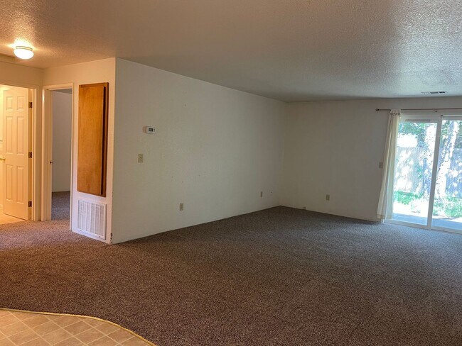 Building Photo - 1407-1409 SW Kokanee Ln