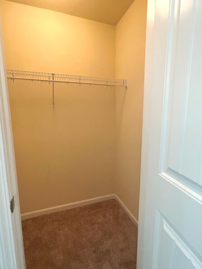 Building Photo - Great Amenities