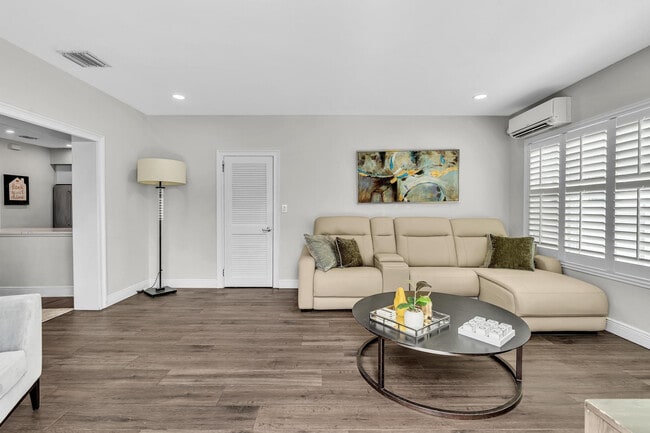 Building Photo - 746 NE 16th Terrace