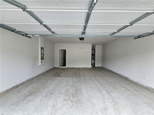 Building Photo - 7875 Tiberon Pkwy