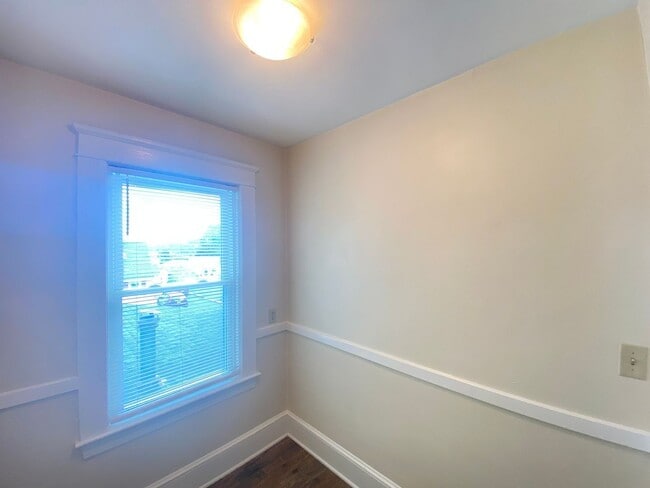Building Photo - 16 Linwood St