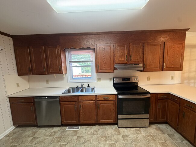 Building Photo - 236 Meadow Oaks Dr
