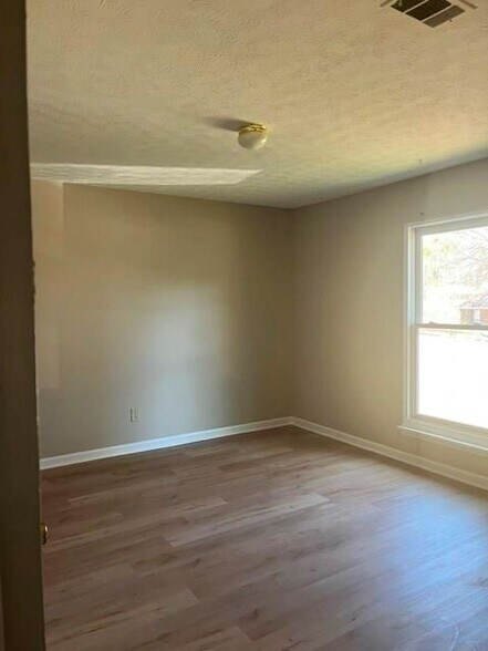 Building Photo - 1290 Knoll Ct NW