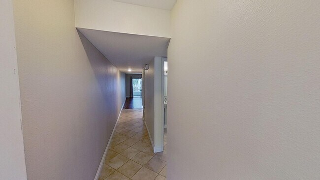 Building Photo - 2 bed/ 2 bath Condo in Goleta-Eucalyptus G...