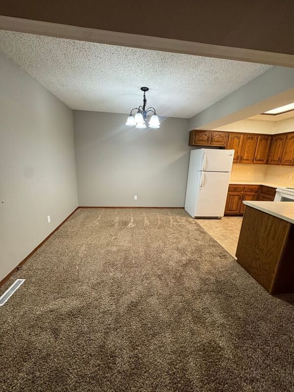 Building Photo - 296 Streamside Ct