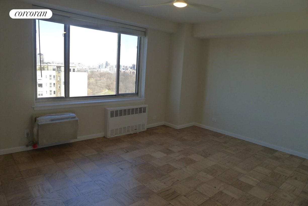 Building Photo - 400 Central Prk W