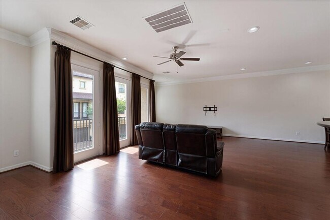 Building Photo - 5502 Lunia Ln