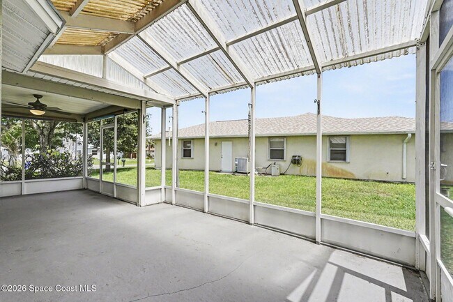 Building Photo - 880 Vocelle Ave