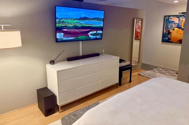 Building Photo - Exceptional condo unit in the heart Boston...