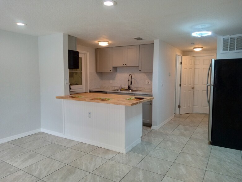 Building Photo - 5026 Canner St