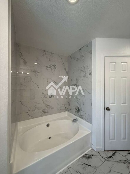 Building Photo - 10038 Raven Field Dr