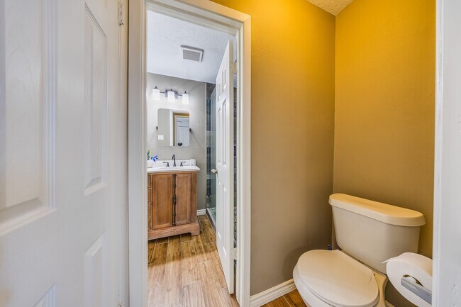 Building Photo - 18800 Egret Bay Blvd