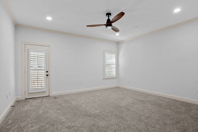 Building Photo - Luxury Highland Park Condo