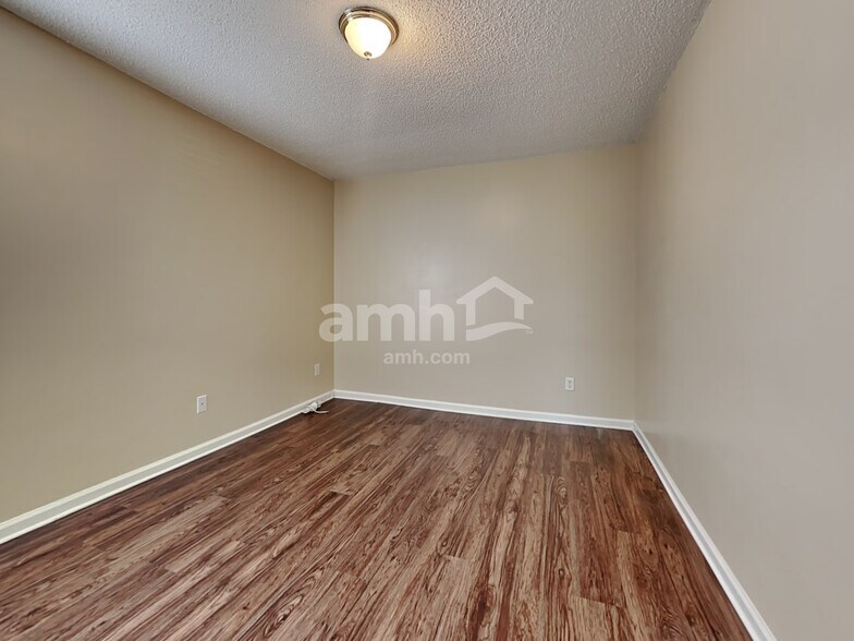 Building Photo - 3370 Westfield Dr