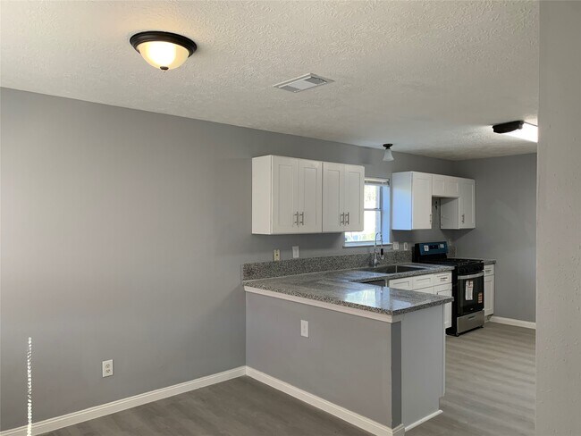 Building Photo - 7022 Harpers Dr