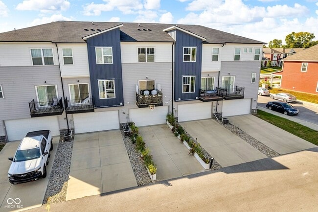 Building Photo - 315 Steeples Blvd