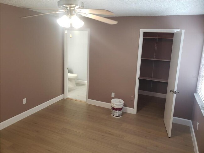 Building Photo - 14027 Village View Dr