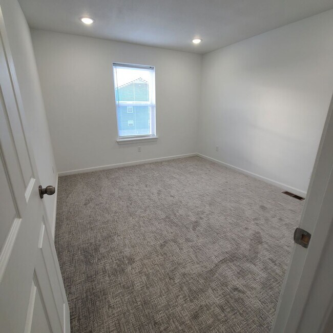 Building Photo - 407 E Doxey St