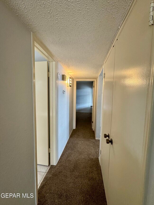 Building Photo - 6201 Escondido Dr