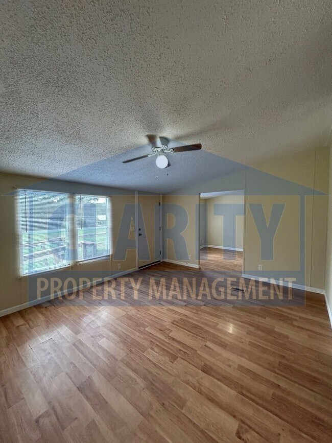 Building Photo - Spacious 4-Bedroom, 2-Bath Home!