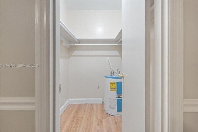 Building Photo - 2424 SE 17th St