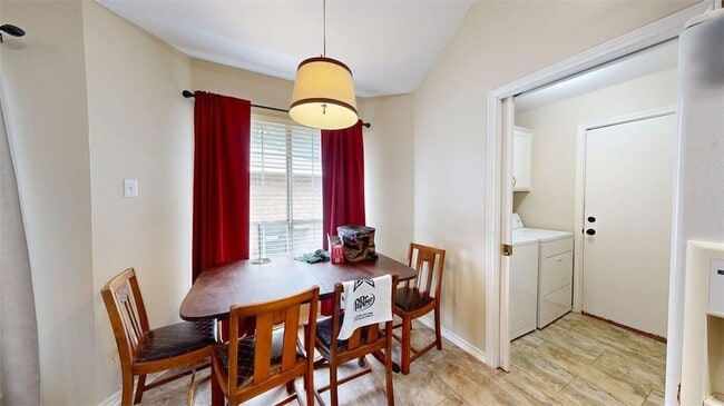 Building Photo - 2415 Carnation Ct