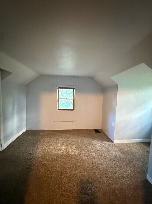 Building Photo - 4 Bedroom Home in Dayton