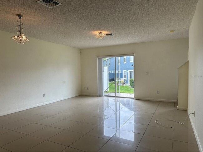 Building Photo - 12640 Somerset Oaks St