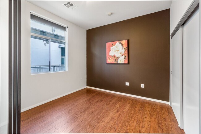 Building Photo - Spacious 2 Bedroom, 2 Bathroom Loft in Historic Downtown Anaheim
