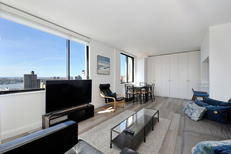 Building Photo - 337-339-339 W 48th St