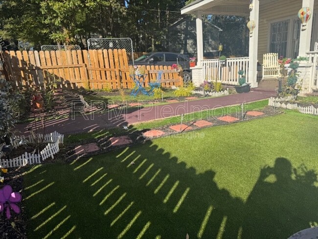 Building Photo - 807 Hall St NW