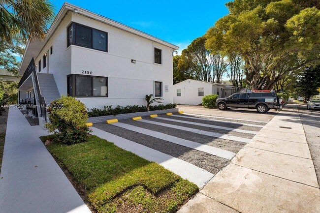 Building Photo - 2150 SW 26th St