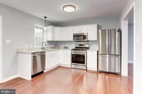 Building Photo - Spacious single family home with full basement