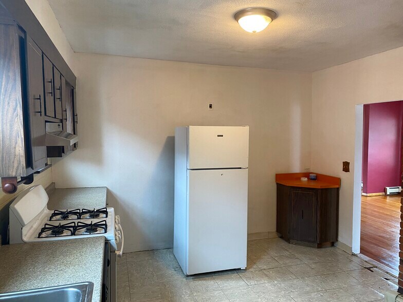 Building Photo - 28 Wolcott St