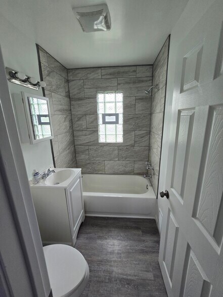 Building Photo - 1712 Georgia St