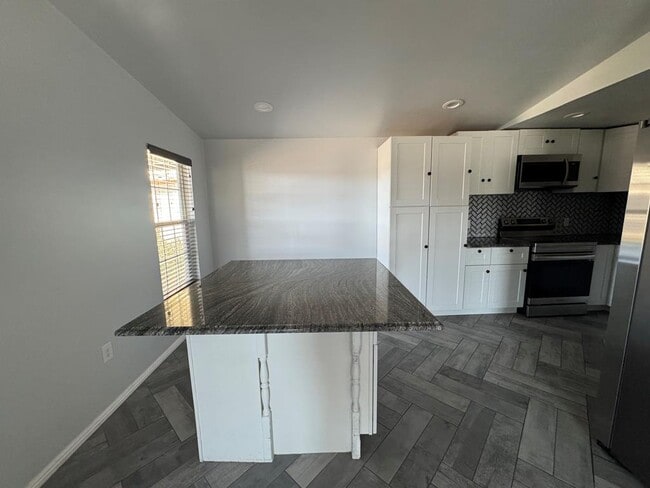 Building Photo - 2700 Cumberland Rd