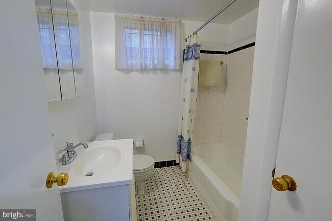 Building Photo - 3605 Dundee Driveway