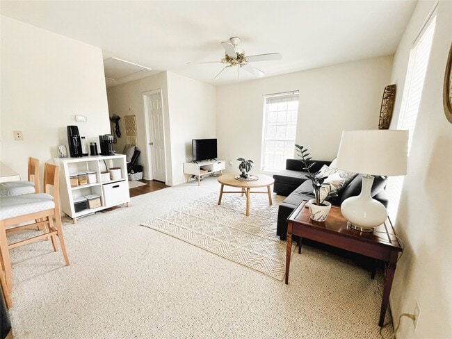 Building Photo - 3127 Bernardo De Galvez Ave