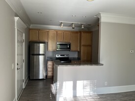 Building Photo - 901 Canenaugh Dr
