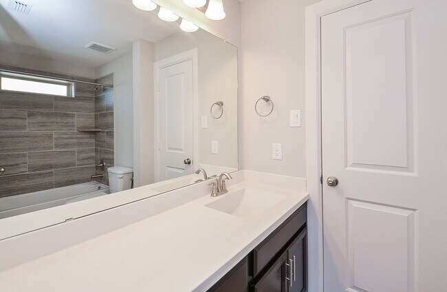 Building Photo - 18 Fountain Bend Ln