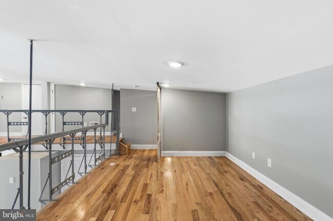 Building Photo - 310 N 13th St