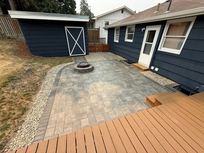 Building Photo - Beautiful Four Bedroom Home in South Salem with Large Backyard and New Paver Patio!