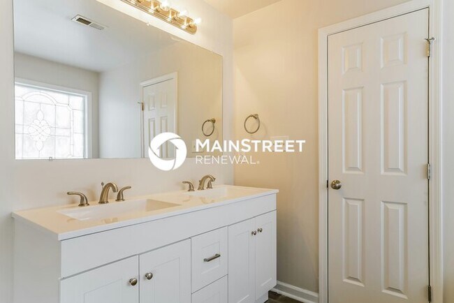 Building Photo - 4 Bedroom Pet-Friendly Home in KNIGHTDALE, NC with Main Street Renewal