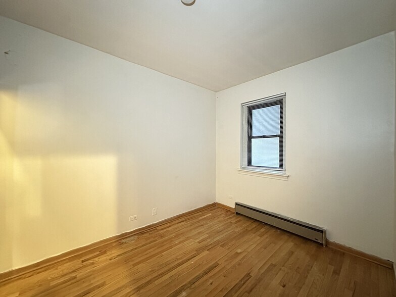 Building Photo - 634 W Barry Ave