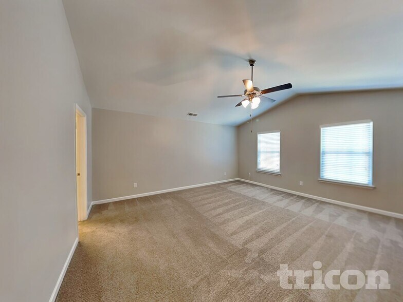 Building Photo - 150 King William Dr